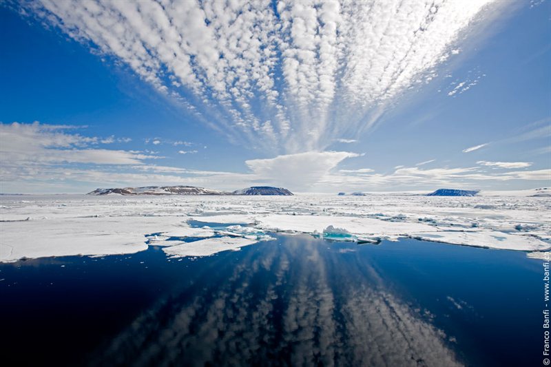Norte de Spitsbergen Basecamp - Kayak Gratuito, Raquetas de Nieve / Senderismo, Taller de Fotografía salida 23/06/2027