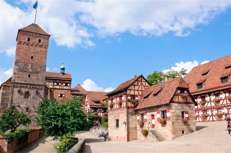 Viajar por Ruta de Grandes Ciudades y Castillos
