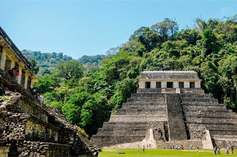 Viajar por Caminos de Historia